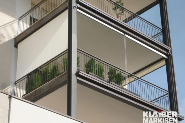 Klaiber VERTICAL S4110 Senkrecht-Fassadenmarkise Klaiber VERTICAL S4110 Senkrecht-Fassadenmarkise