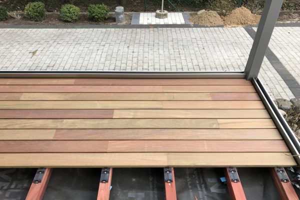 Detail Unterkonstruktion udn Terrassendileung Softline aus IPE Detail Unterkonstruktion udn Terrassendileung Softline aus IPE