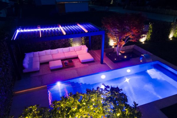 Brustor B200 XL I Lamellendach am Pool I LED-RGB Beleuchtung Brustor B200 XL I Lamellendach am Pool I LED-RGB Beleuchtung